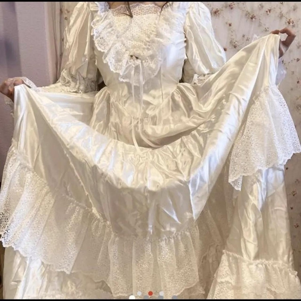 Vintage 80s ILGWU wedding dress - Picture 1 of 4